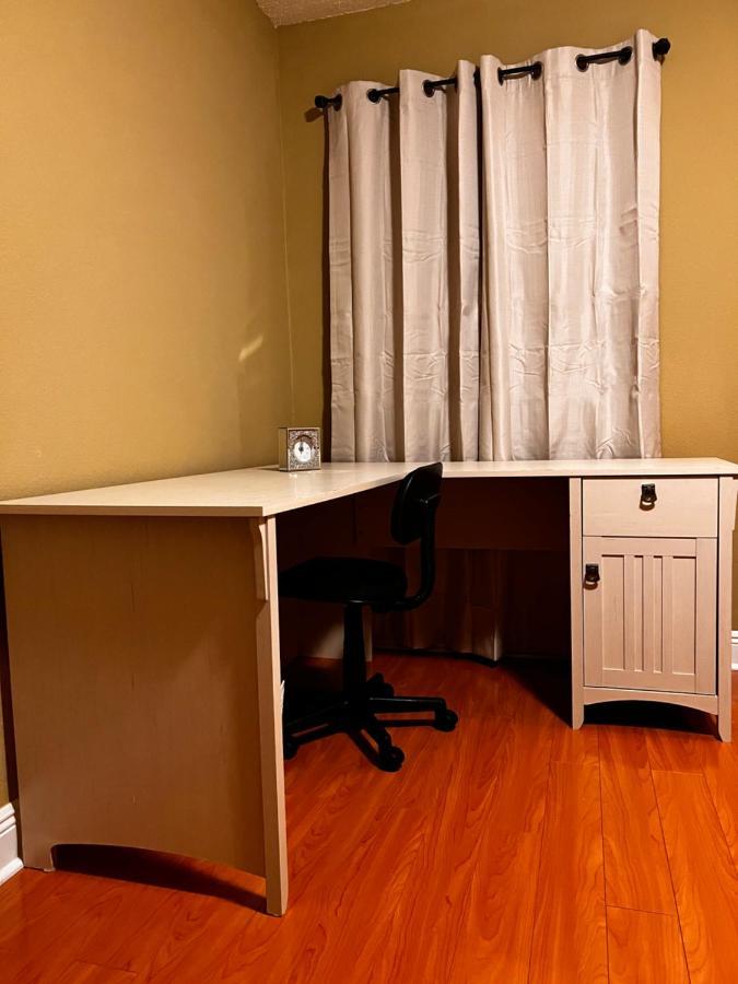 Modern Room With Shared Bathroom Alafaya Luaran gambar